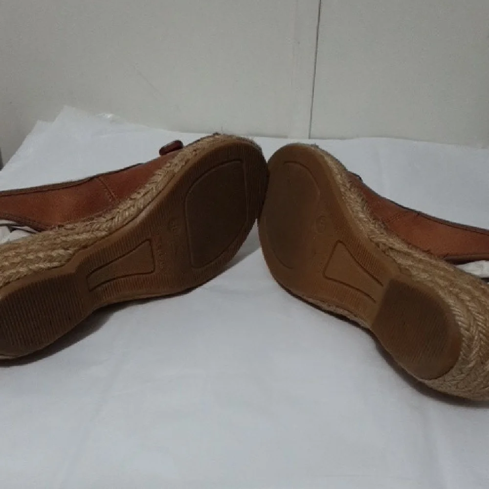 ERIC MICHAEL Brown Embellish Bead Top European Women's 38 Sandals‎